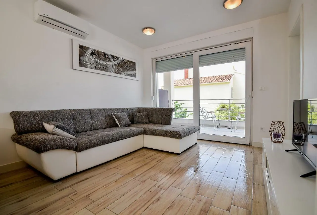 Villa Carlotta Zadar 0*,